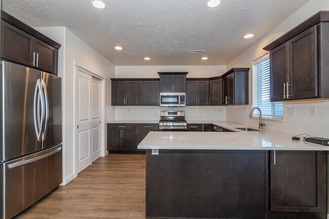 Building Photo - 10236 W Achillea St