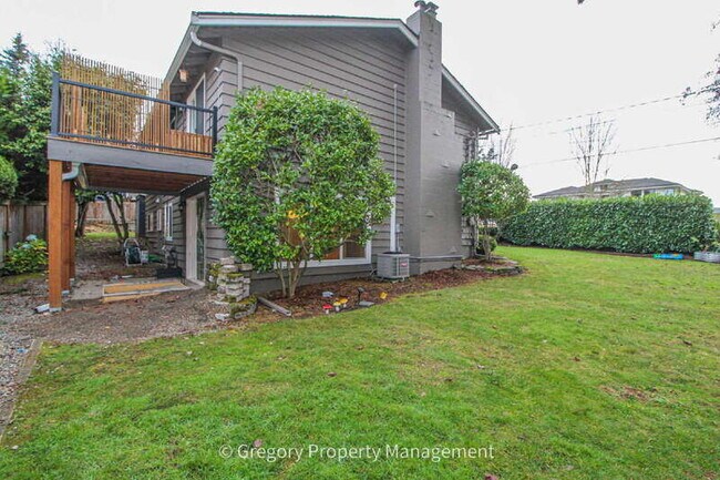 Building Photo - 604 9th Ave