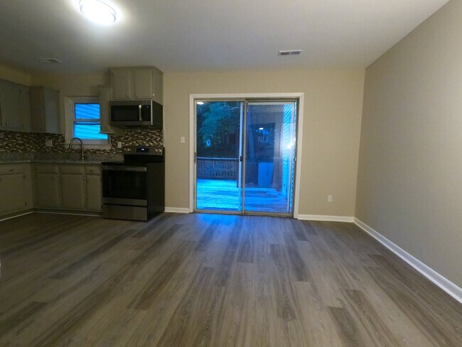 Building Photo - 2611 Chancer Dr