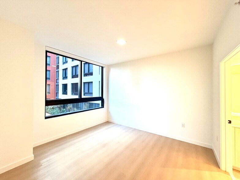 Building Photo - 107 NW 32nd St