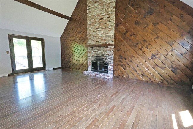 Building Photo - 17 Fairview Dr