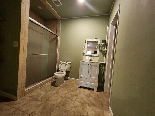 Building Photo - 229 Privet Cir