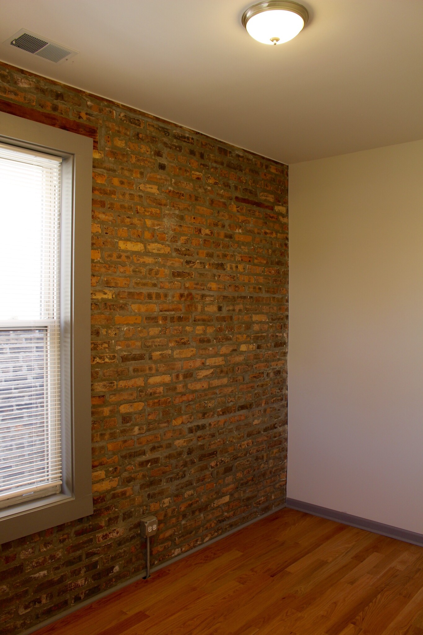 Building Photo - 708 S Laflin St