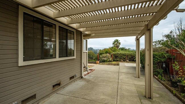Building Photo - BEAUTIFUL HOME IN THE GLEN COVE AREA  OF VALLEJO WITH VIEWS OF THE BAY