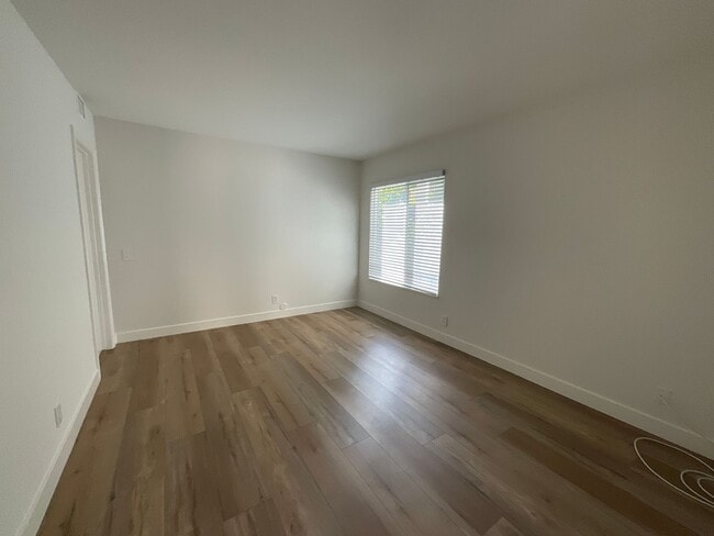 Building Photo - 4 Bedroom 3 Bath 2 Story Home With Family ...