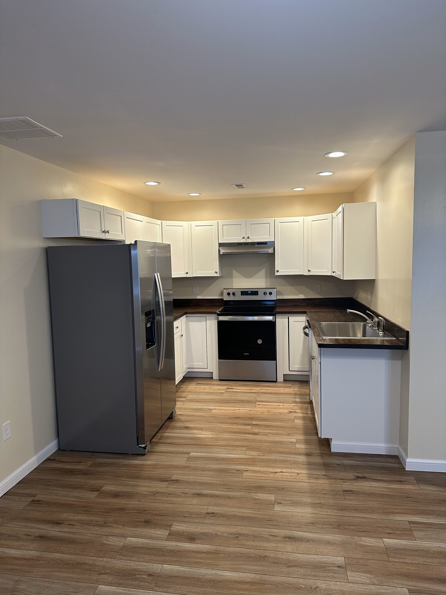 Building Photo - 107 Violet Aly