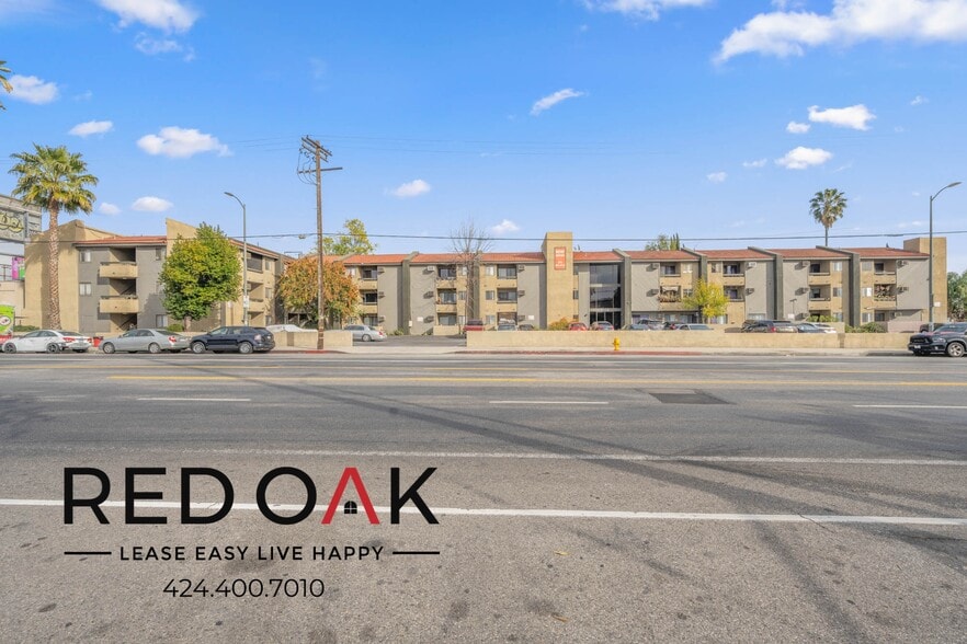 Building Photo - 8614 Woodley Ave