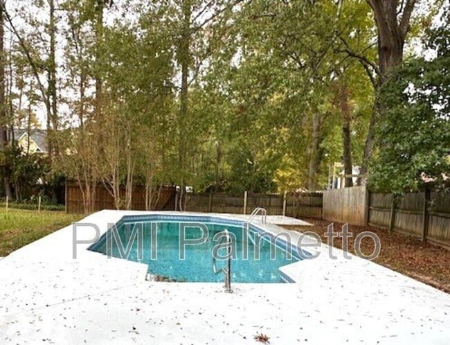 Building Photo - 105 Larkspur Ct