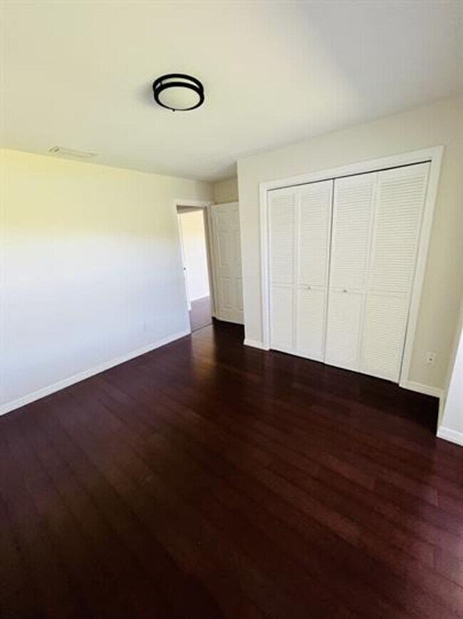 Building Photo - Eustis Lake Front Home with 2 Primary Bedr...