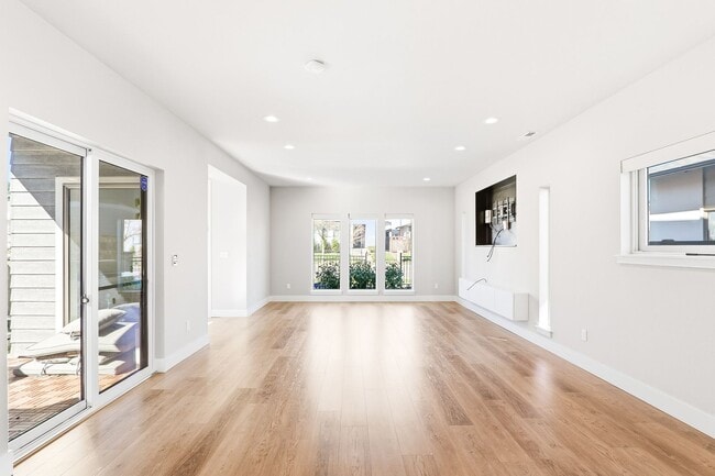 Building Photo - Modern Happy Valley Home with Designer Finishes & Spacious Open Layout