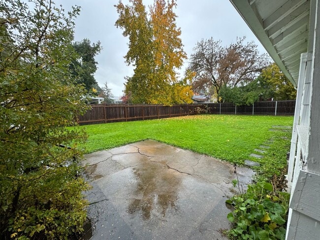 Building Photo - West Roseburg 2 Bedroom house