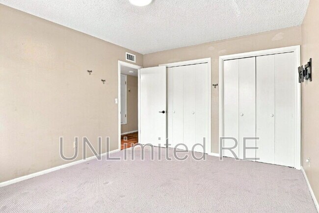 Building Photo - 2700 W Lynette Dr