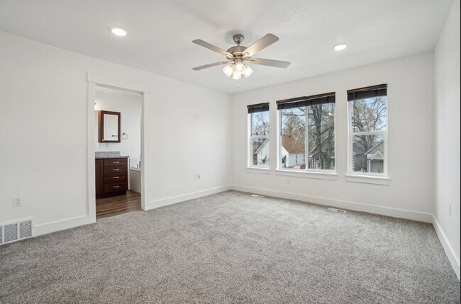Building Photo - 2918 Pingree Ave E