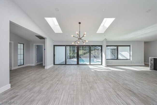 Building Photo - 6161 Waxmyrtle Way