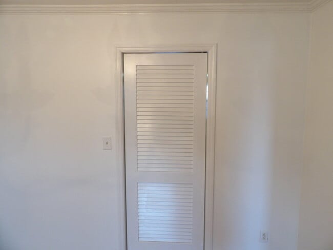 Building Photo - 837 Malabu Dr