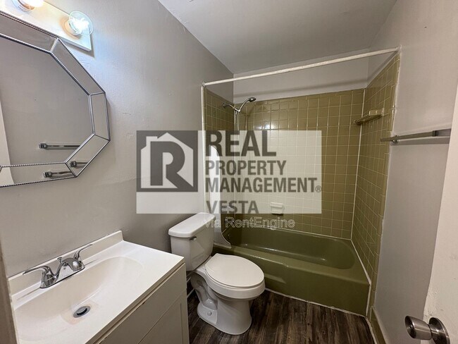 Building Photo - 406 Russell Pkwy