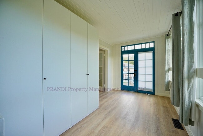 Building Photo - Lovely Two-Story Home With 3 Bedrooms and ...