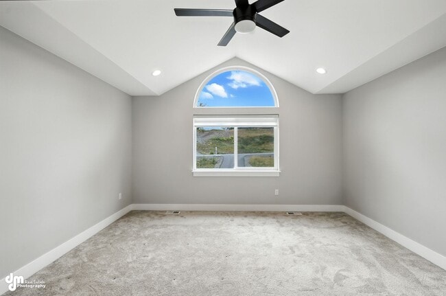 Building Photo - Charming & Updated 4BD/2.5BA!