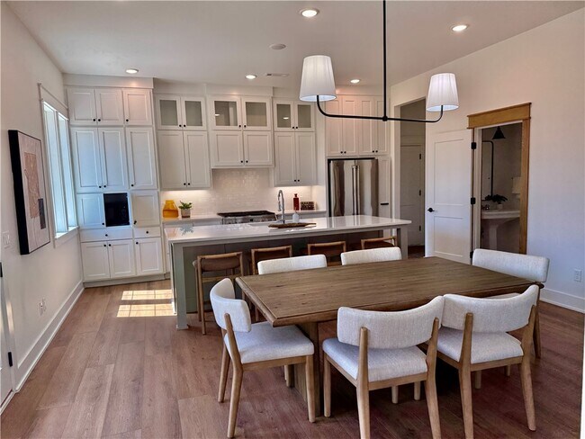 Building Photo - 825 NW 14th St