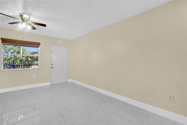 Primary Photo - 2560 W 60th St