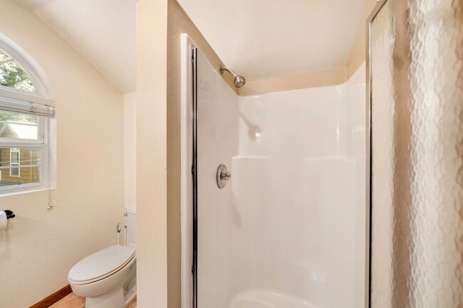 Building Photo - 14239 SE Fairoaks Ln