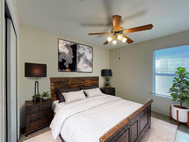 Building Photo - 126 Salado Dr