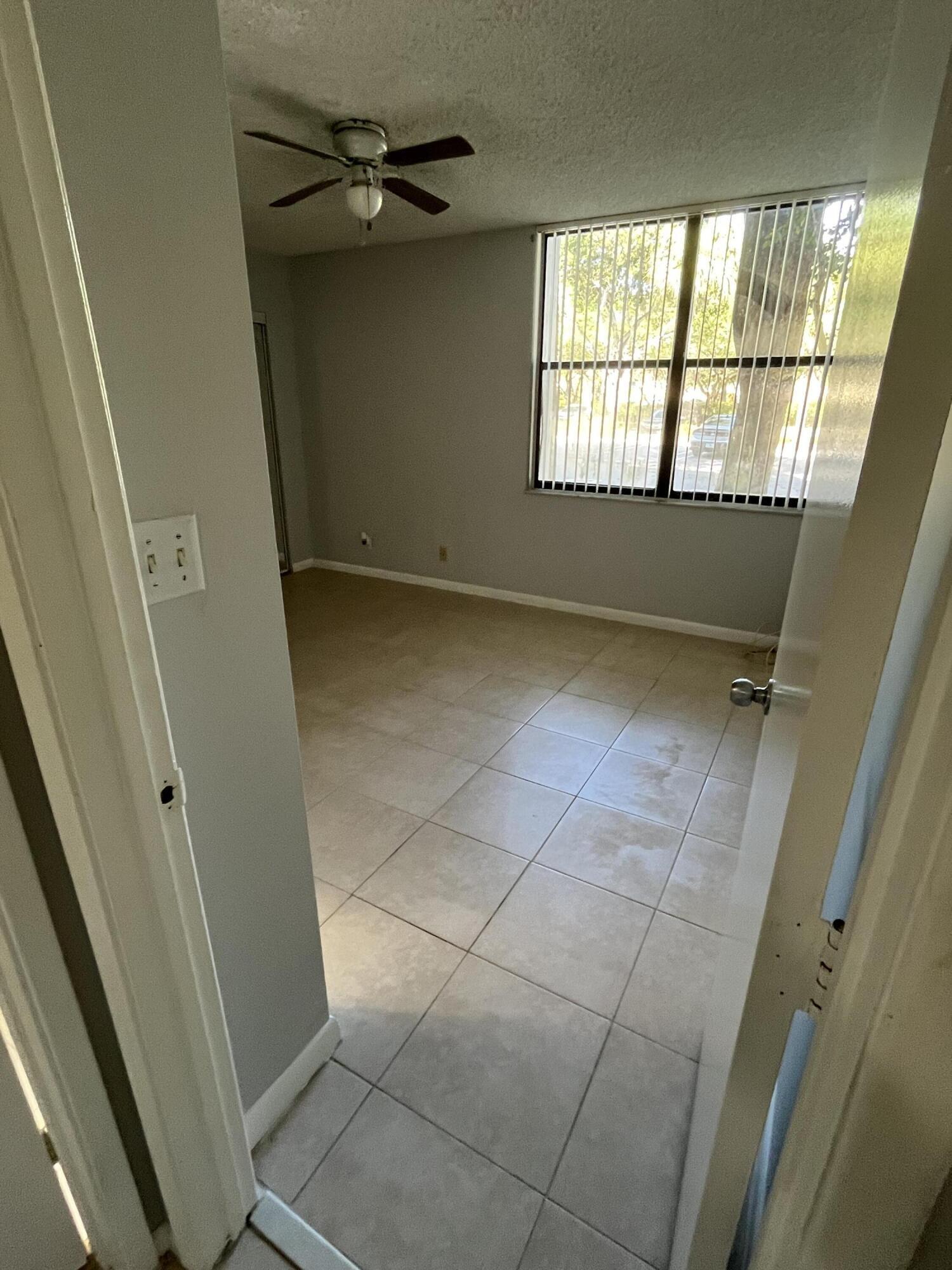 Building Photo - 1915 Lavers Cir