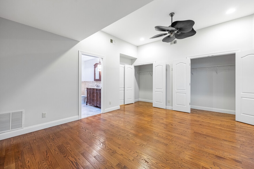 Building Photo - 258 4th St