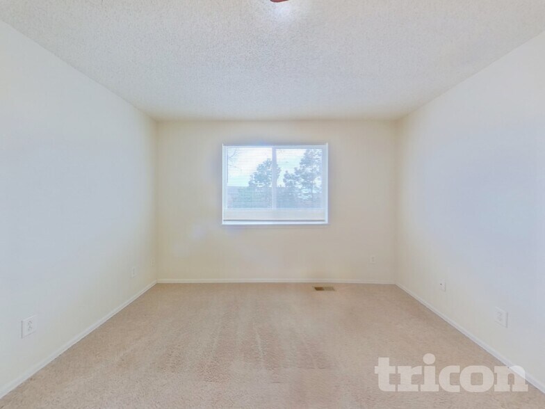 Building Photo - 5504 Vermillion Bluffs Dr