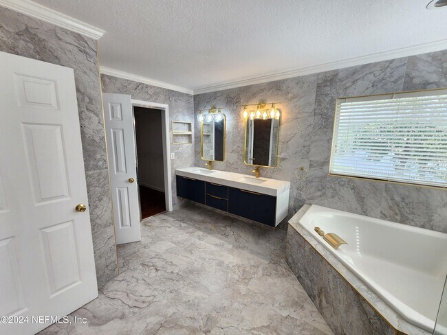 Building Photo - 4432 Summer Walk Ct