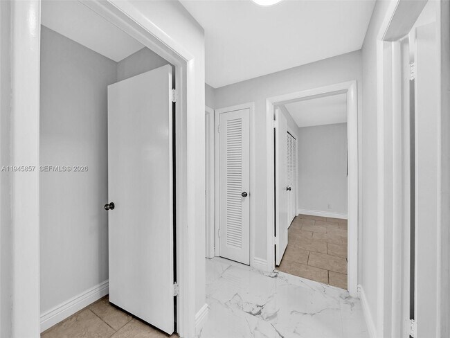 Building Photo - 10251 NW 39th Ct