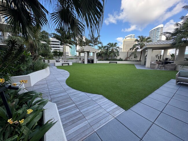 Building Photo - Sky Ala Moana West 1 bedroom, 1 bathroom l...