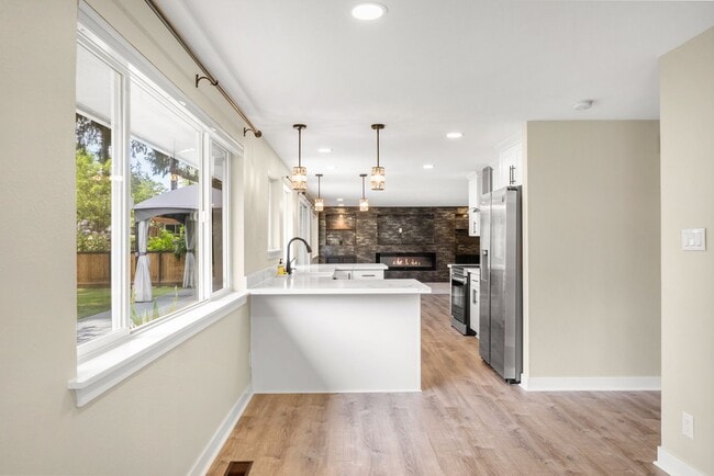 Building Photo - Beautifully updated 3 bed 3 bath Steilacoo...