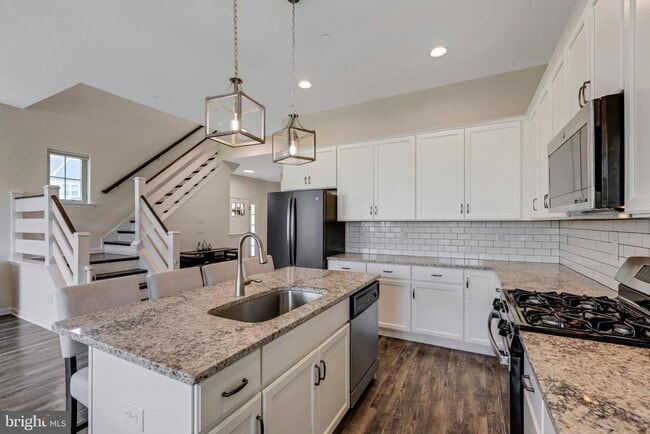 Building Photo - 250 Kestrel Ct