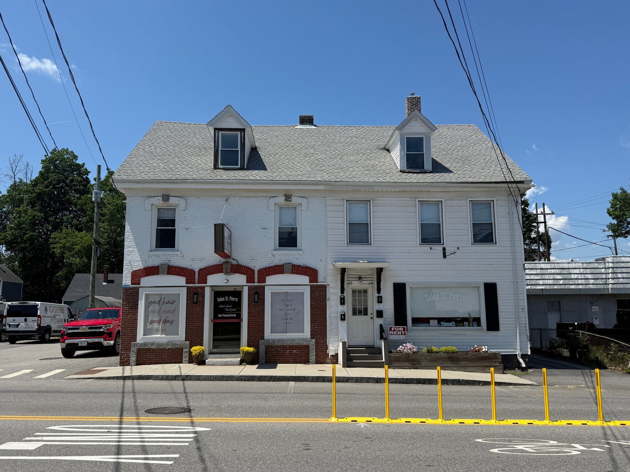 Building Photo - 697 Islington St