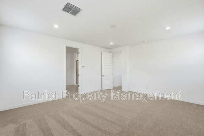 Building Photo - 6922 W Buckhorn Trail