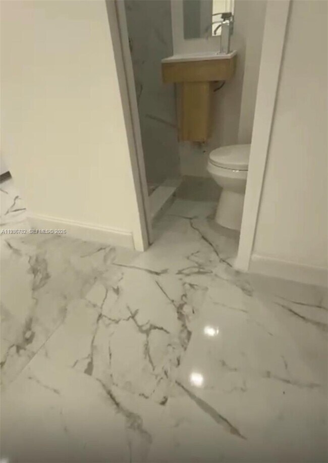 Building Photo - 505 N 24th Ave