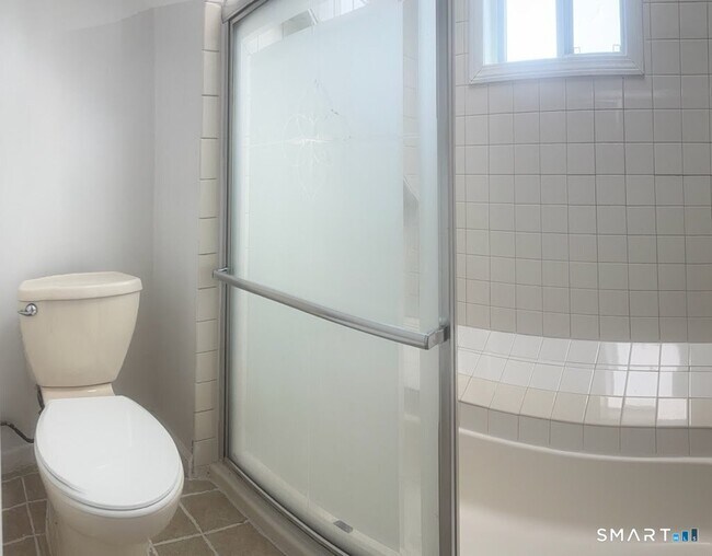 Building Photo - 831-833-833 William St