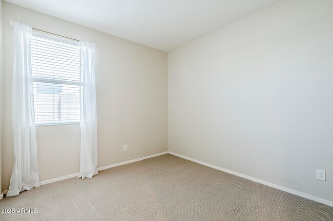Building Photo - 9910 E Theia Dr