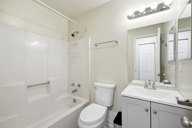 Building Photo - 1243 Cedars Ct