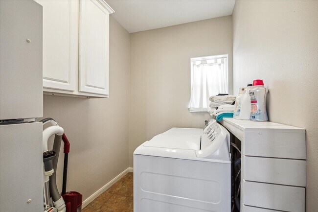 Building Photo - 4015 War Chest Ct