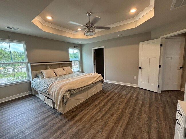 Building Photo - 300 Golan Cir