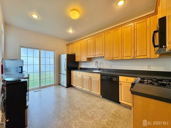 Building Photo - 406 Birch Ct