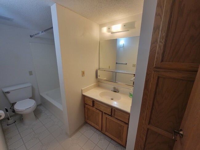 Building Photo - 55+ community for rent - 2 bedroom overloo...