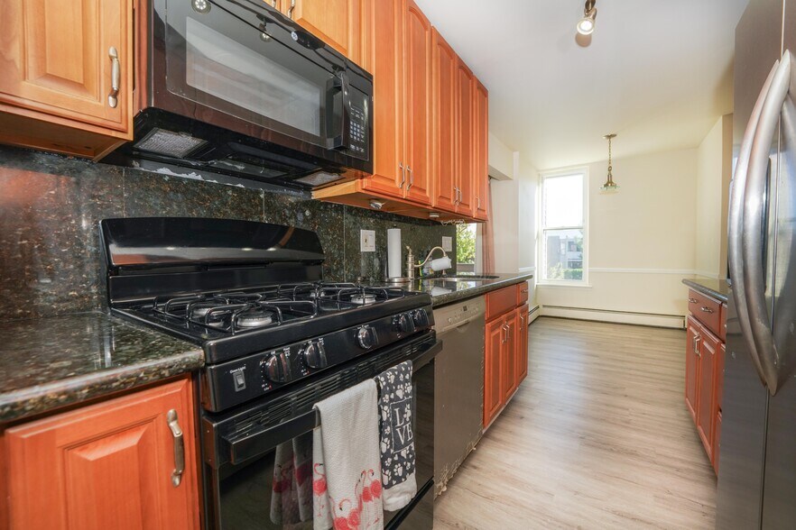 Building Photo - 1 River Rd