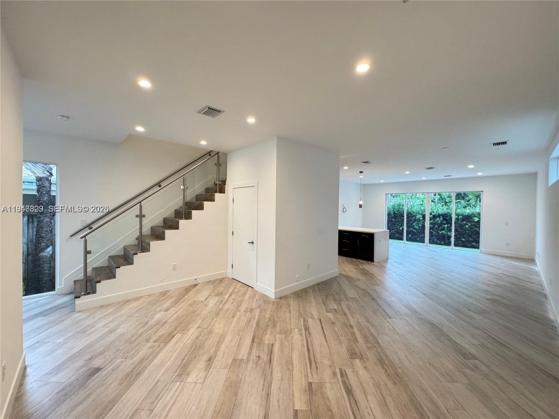 Building Photo - 2933 SW 27th Terrace