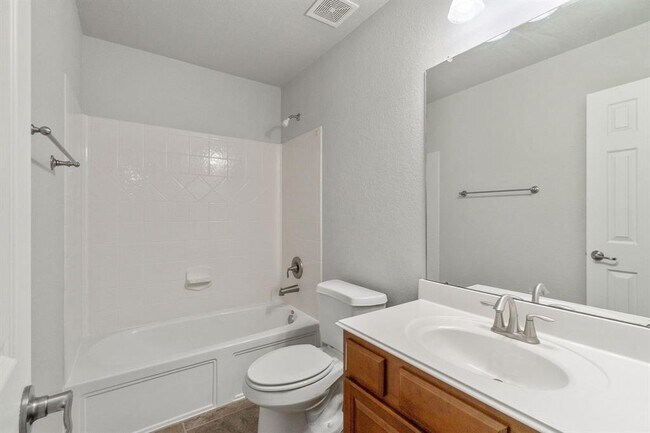 Building Photo - 38 Black Swan Ct