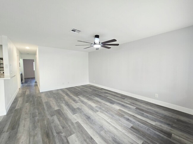 Building Photo - 1833 Plum Ct