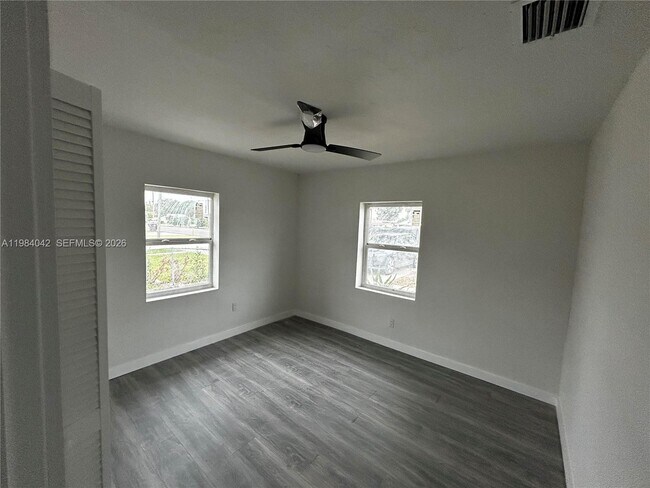 Building Photo - 4429 SW 21st St