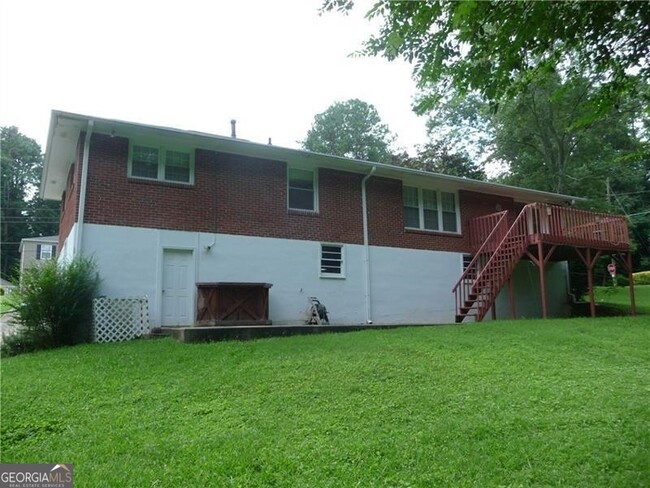 Building Photo - 3393 Shawnee Trail SE